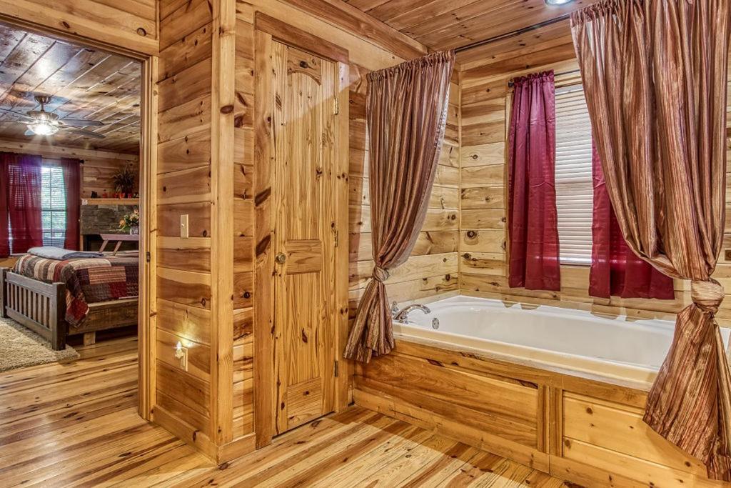 Always Kiss Me Goodnight- Hot Tub, You Get 1089 Of Free Area Attraction Tickets For Each Paid Day! Пиджен Фордж Екстериор снимка